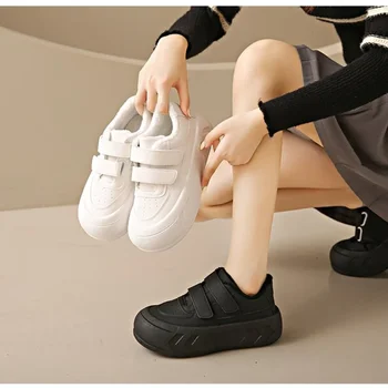2023 Нови дебели еднолични ежедневни обувки за жени Елегантни дишащи модни обувки за свободното време Спортни обувки Популярни за жени