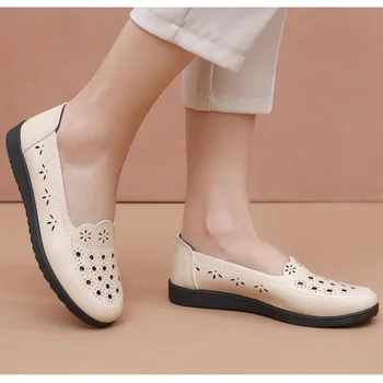 Лято Майка обувки сандали меки подметки удобни плоски дупки кухи единични обувки възрастни жени обувки баба обувки
