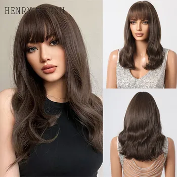 HENRY MARGU Кафява вълнообразна коса Синтетични перуки с бретон Средна дължина Тъмно кафява перука за жени Естествено изглеждаща топлоустойчива перука