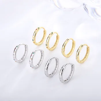 2023 Нови 100% S925 чисто сребро ухото катарама жените основен стил диамант инкрустирани кръгъл цвят цирконий обеци прости малки обеци