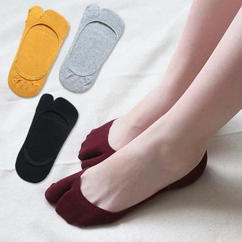 Harajuku Чорапи с два пръста Пенирани памучни двойка чорапи Дишащи чорапи с два пръста Жени Мъже Неплъзгащи се невидими ниски чорапи за лодки