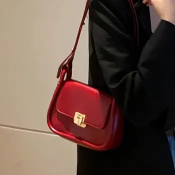 Червена чанта за рамо Реколта кожа Crossbody жени 2022 мода малки черни чанти дизайнер луксозни чанти пратеник за дами