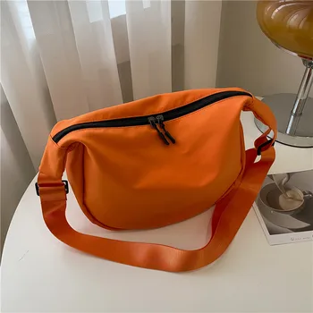 Нов плътен цвят гърдите чанти за жени голям капацитет пътуване Crossbody женски половин месец колан чанта дами Daily Фани пакети Скитници