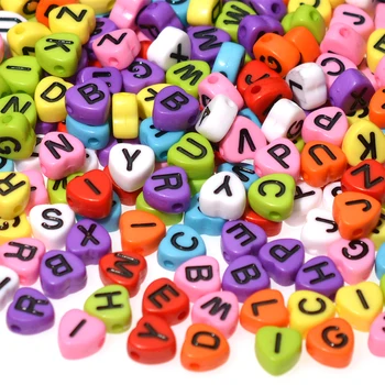 7mm Смесени букви във формата на сърце Акрилни мъниста Цветна азбука плоски свободни дистанционни мъниста за изработка на бижута DIY аксесоари